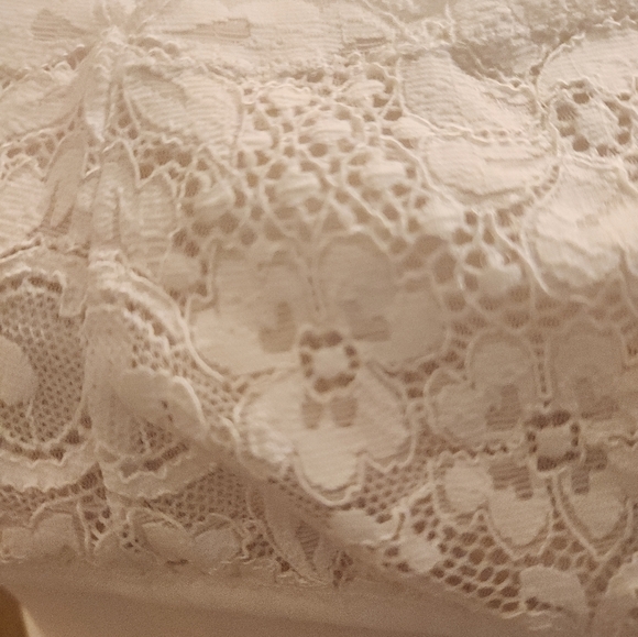 🦋Hah We Are White laces Bra. Size Medium NWOT - Picture 4 of 6